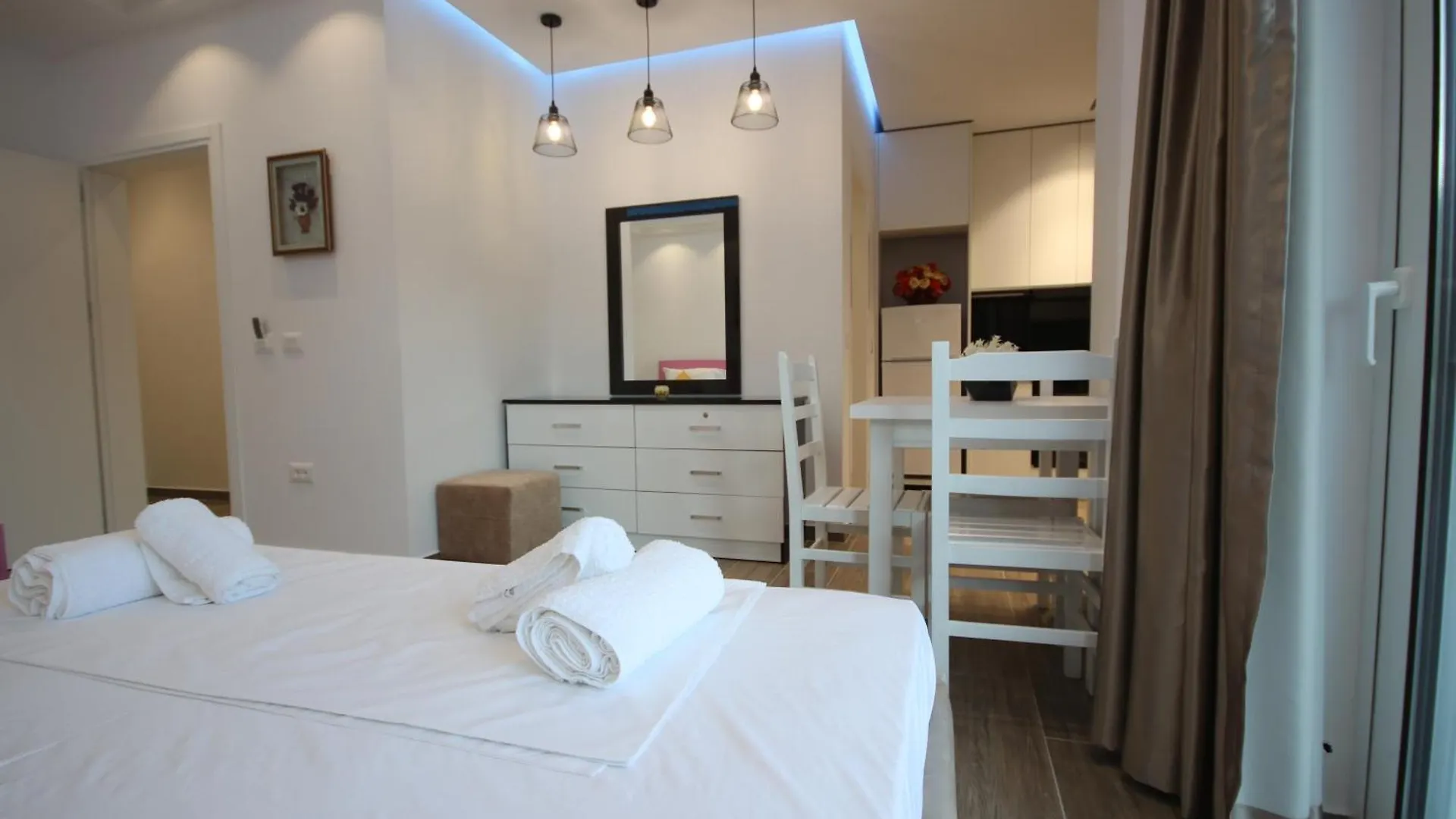 Klea Rooms Himare Homestay