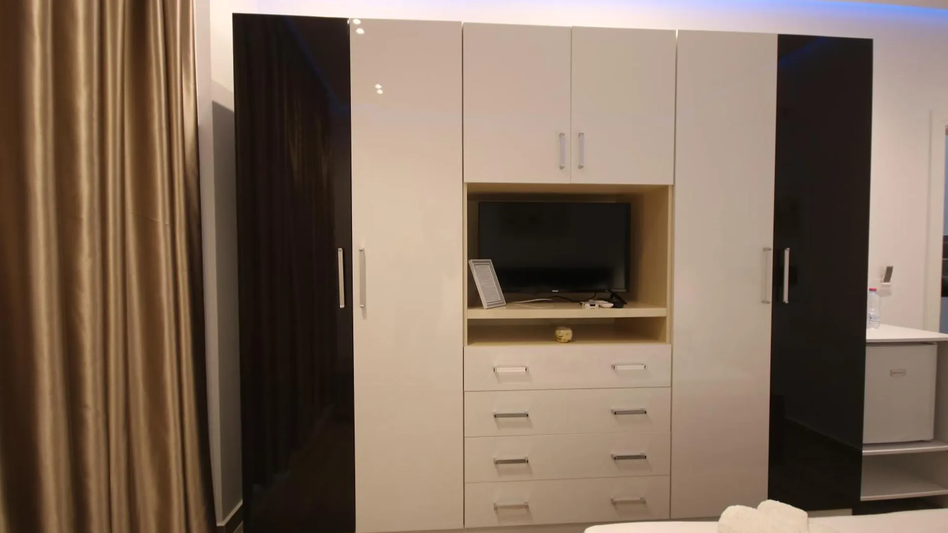 Klea Rooms Himare